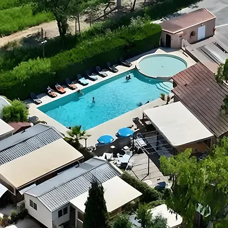 Climatise, Terrasse, Et Piscine A 500 M De La Appartement