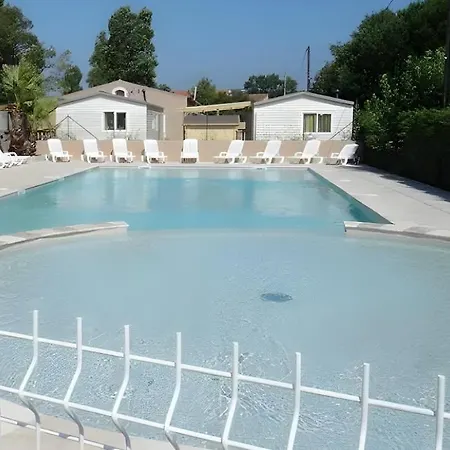 Climatise, Terrasse, Et Piscine A 500 M De La Appartement *