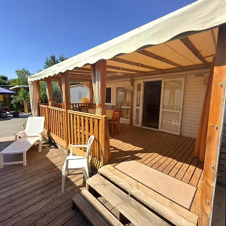 Climatise, Terrasse, Et Piscine A 500 M De La Appartement *