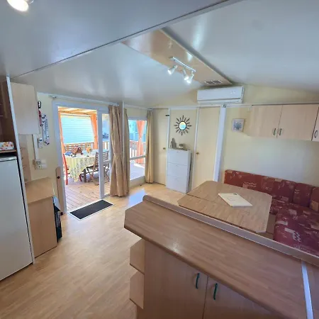 Climatise, Terrasse, Et Piscine A 500 M De La Apartment Hyères